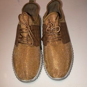Women Take a walk sneakers in gold